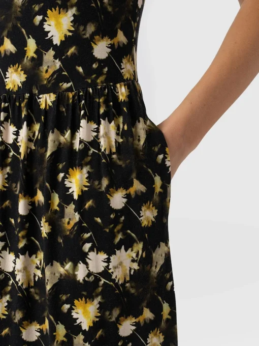 Saint and Sofia Greenwich Dress Short Sleeve - Black Daisy Floral